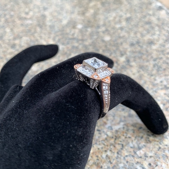 🔥🔥NBW NEW Victoria Wieck Sterling Silver Ring - Picture 3 of 3